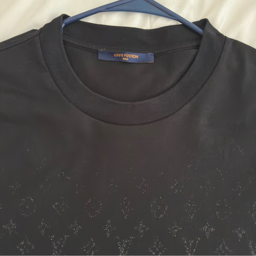 Louis Vuitton Black Monogram Gradient Men’s Short Sleeve T-Shirt - Picture 3 of 5
